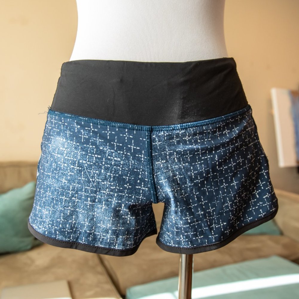 Lululemon Speed Up Short EUC, 2.5" inseam, Size 2